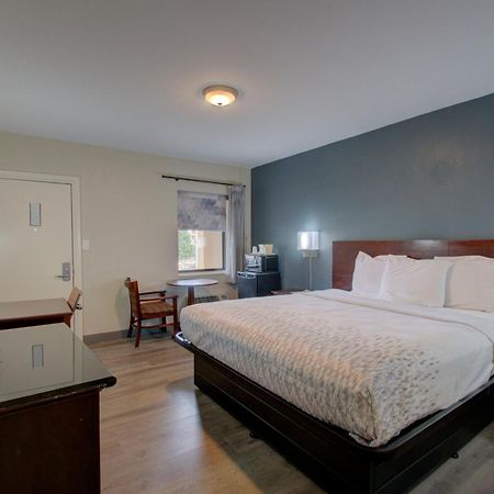 Budget Inn Фолс Чърч Екстериор снимка