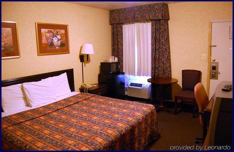 Budget Inn Фолс Чърч Екстериор снимка