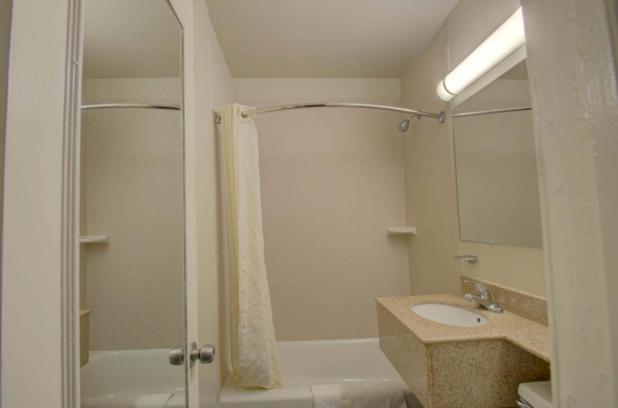 Budget Inn Фолс Чърч Екстериор снимка