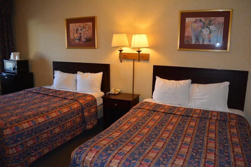Budget Inn Фолс Чърч Екстериор снимка